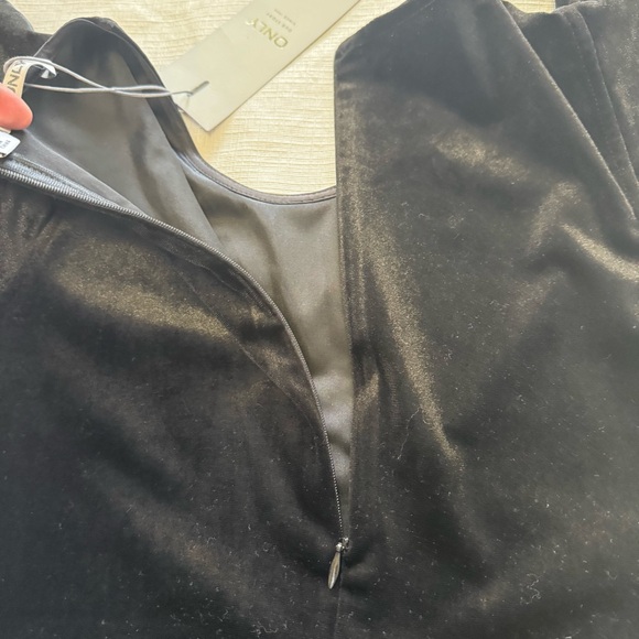 Only Black Velvet Ruffle Blouse - Picture 3 of 8